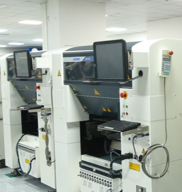 充電器生產設備插件機的作用及優勢