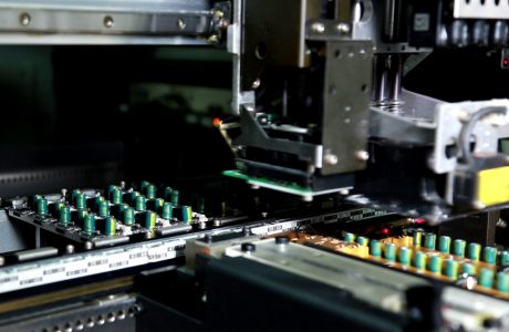 炬鼎貼插教你如何選擇適合的異形電路板插件機