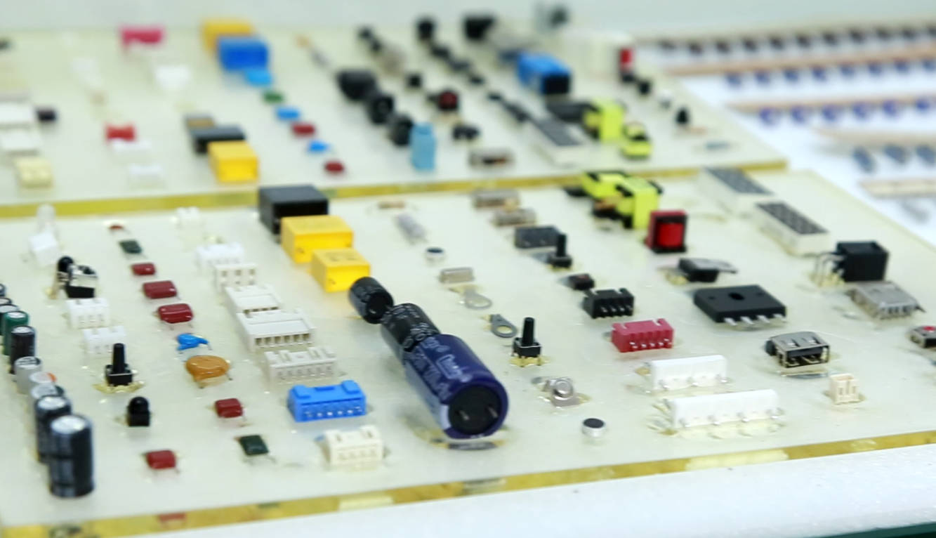 變壓器插件機(jī)成功解決電子制造領(lǐng)域技術(shù)難題