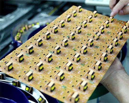 家電散件插件機(jī)助力家電制造行業(yè)的自動(dòng)化革新