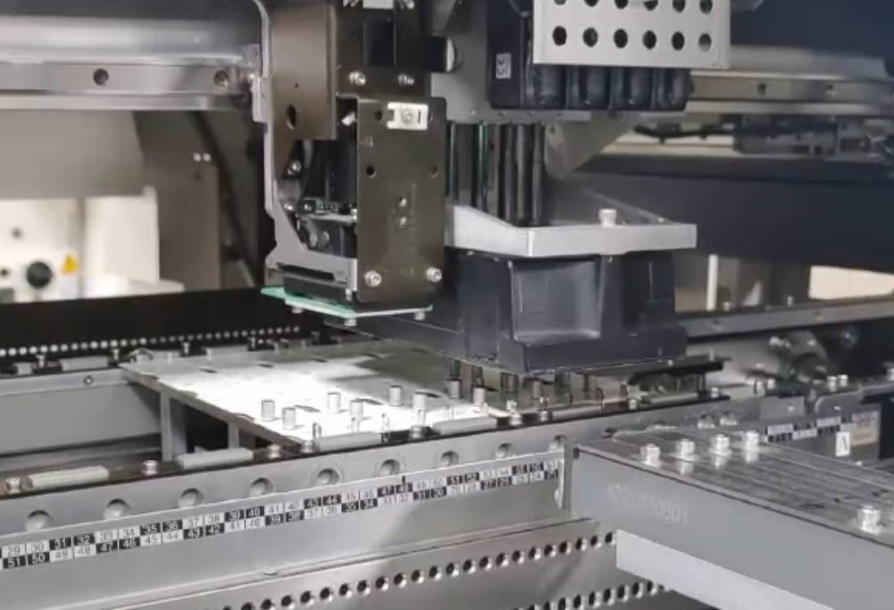 自動(dòng)插件機(jī)提升散料電容生產(chǎn)效率的關(guān)鍵設(shè)備