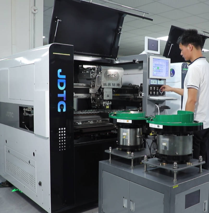 電子行業插件機安全生產守護高效與安全的雙重防線