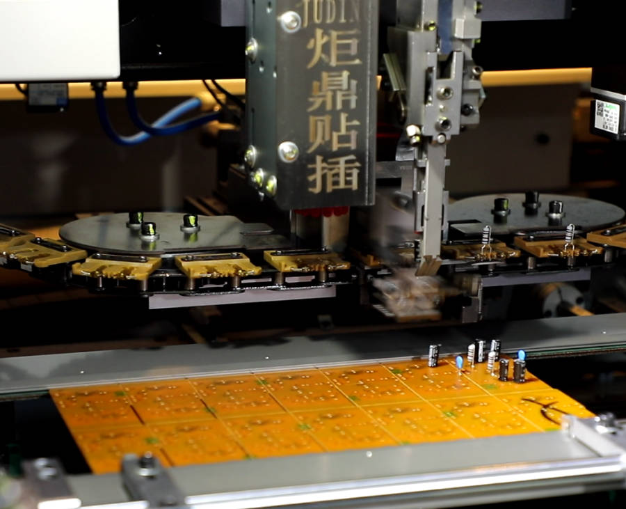 自動插件機完美解決電子廠招工難問題