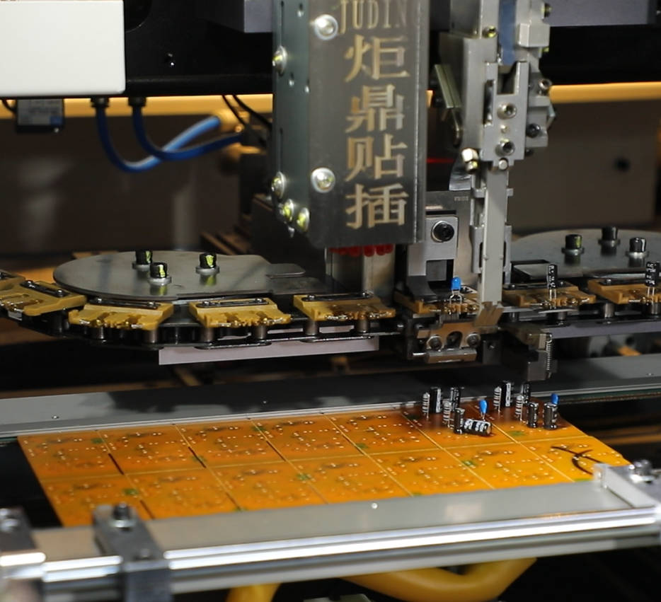 全自動線路板插件機電子制造業的高效引擎
