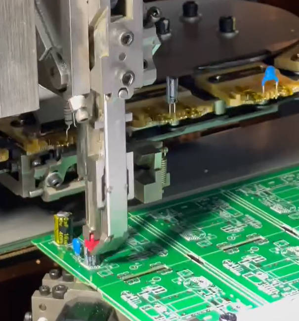 插件機在工業自動化領域的作用提升效率與精度的關鍵力量