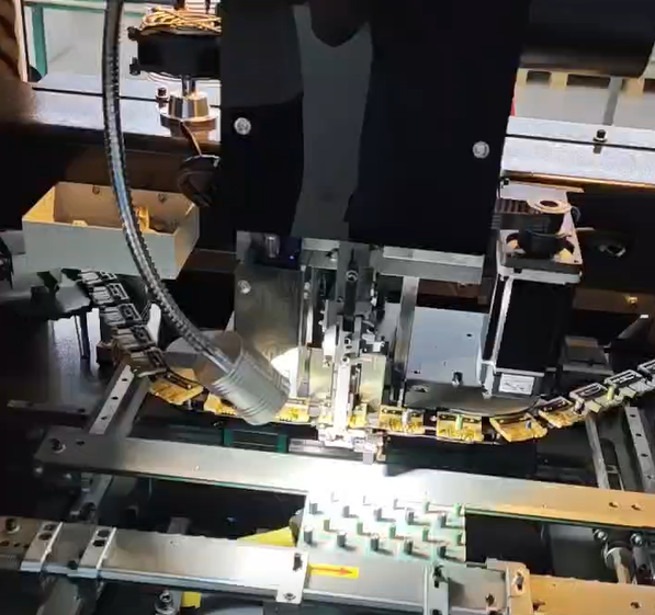 PCBA自動(dòng)插件機(jī)：打通全流程自動(dòng)化驅(qū)動(dòng)PCBA制造邁向工業(yè)4.0?