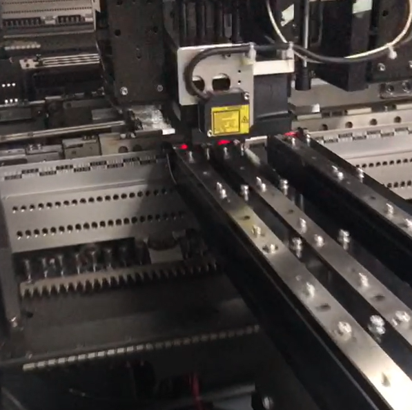 自動(dòng)插件機(jī)：驅(qū)動(dòng)電子制造效率革命，實(shí)現(xiàn)產(chǎn)能與質(zhì)量雙重飛躍